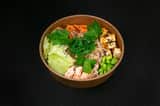 Asiatisk bowl med lax, glasnudlar och grönsaker